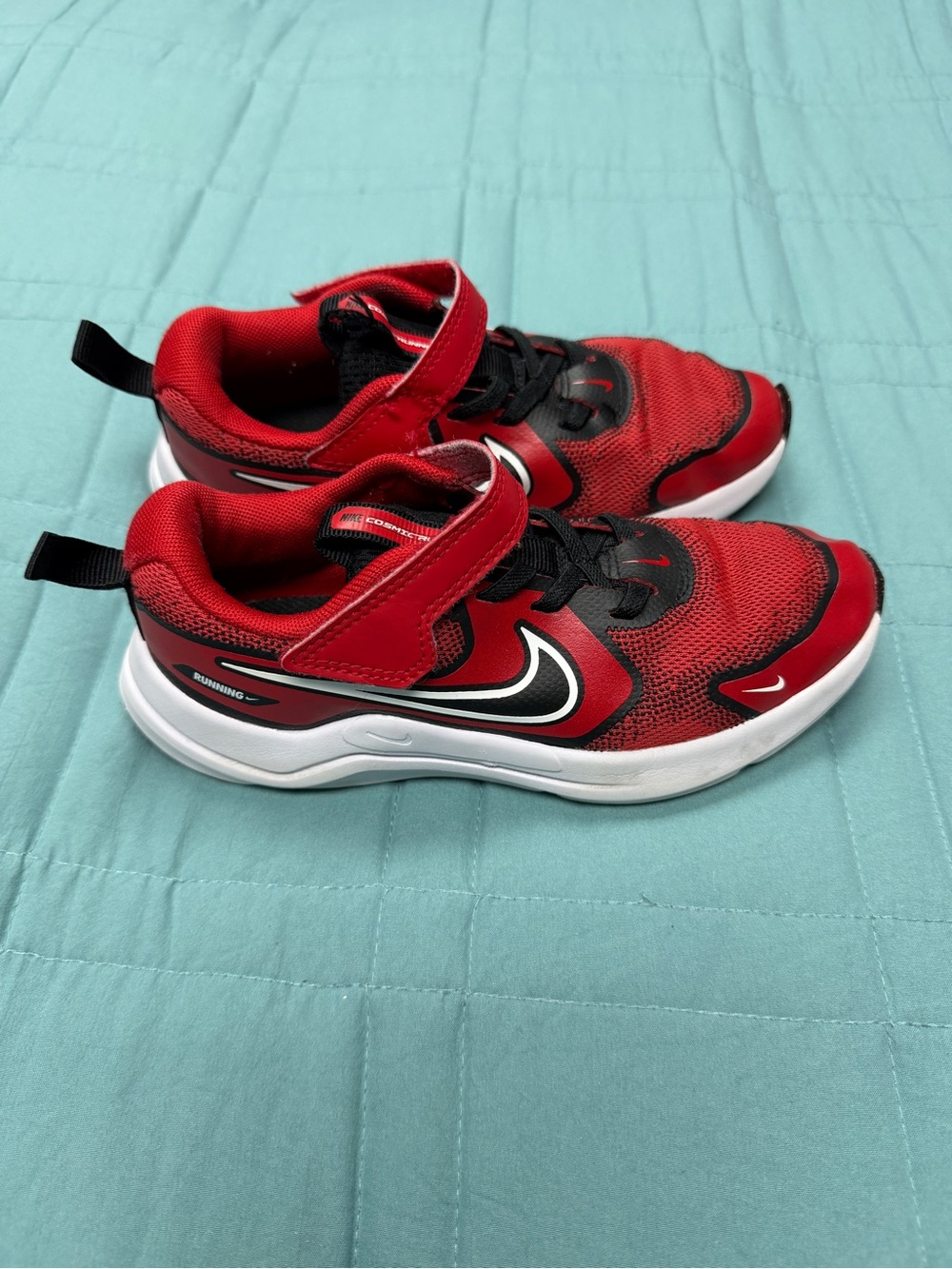 Nike Cosmic Runner Kids 13C Red/Black Sneakers